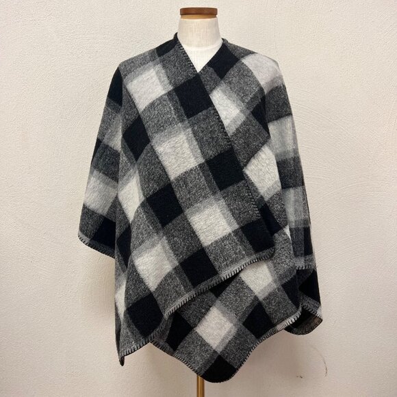 NWT Xirena Wynter Poncho Black Ash Size XS/S Plaid with Stitch Detail Hemming - Picture 2 of 7